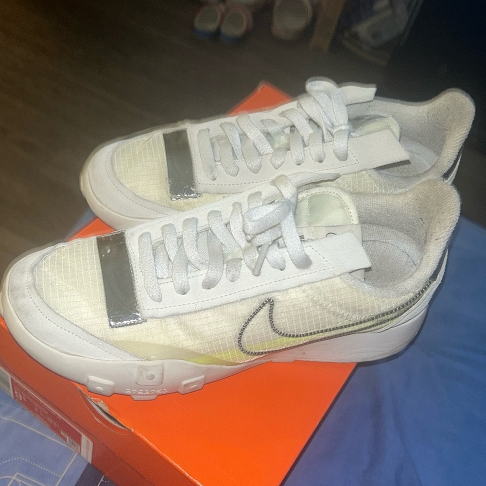 Nike waffle racer